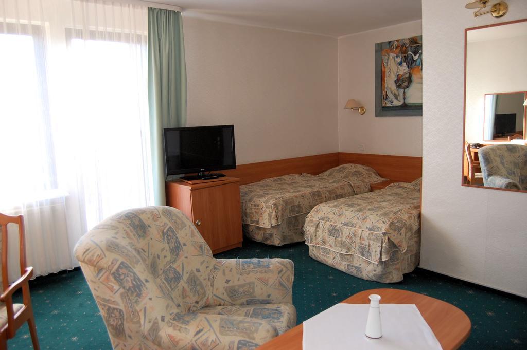 Hotel Wodnik Łeba Esterno foto