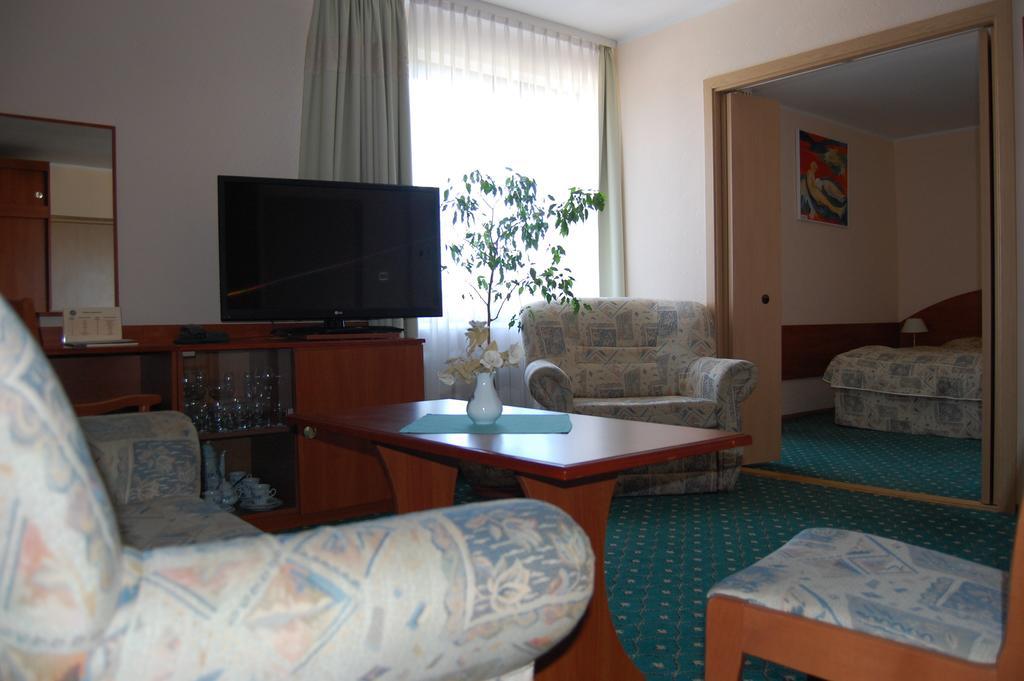 Hotel Wodnik Łeba Esterno foto