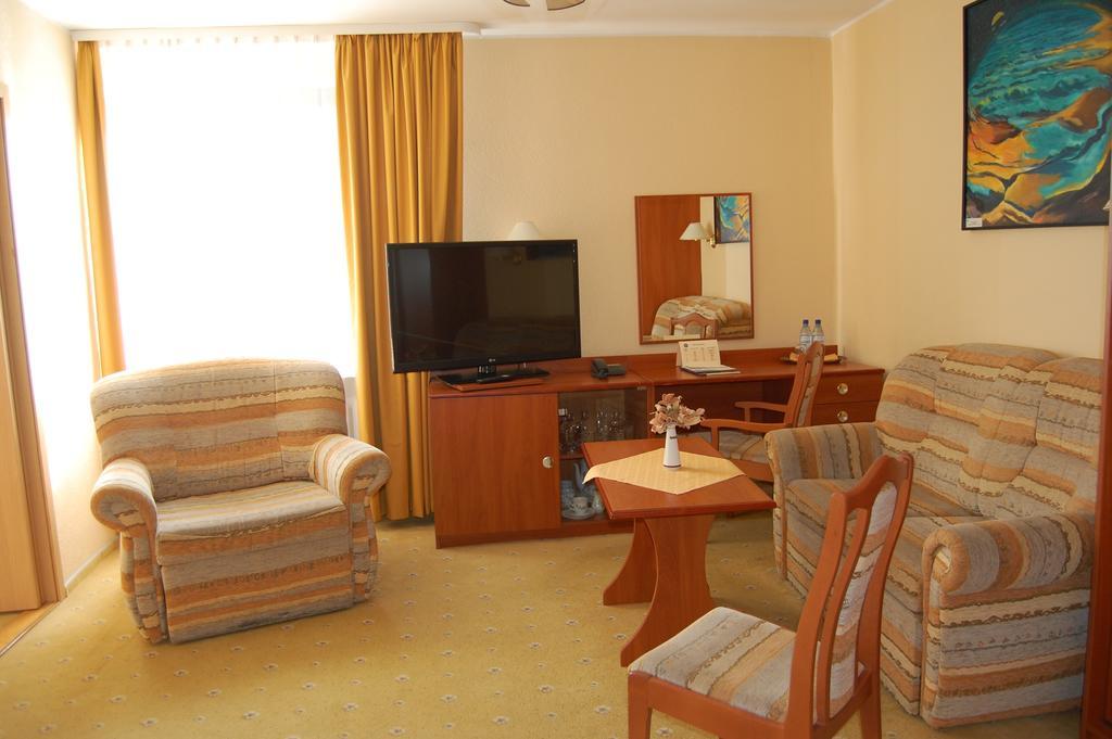Hotel Wodnik Łeba Esterno foto