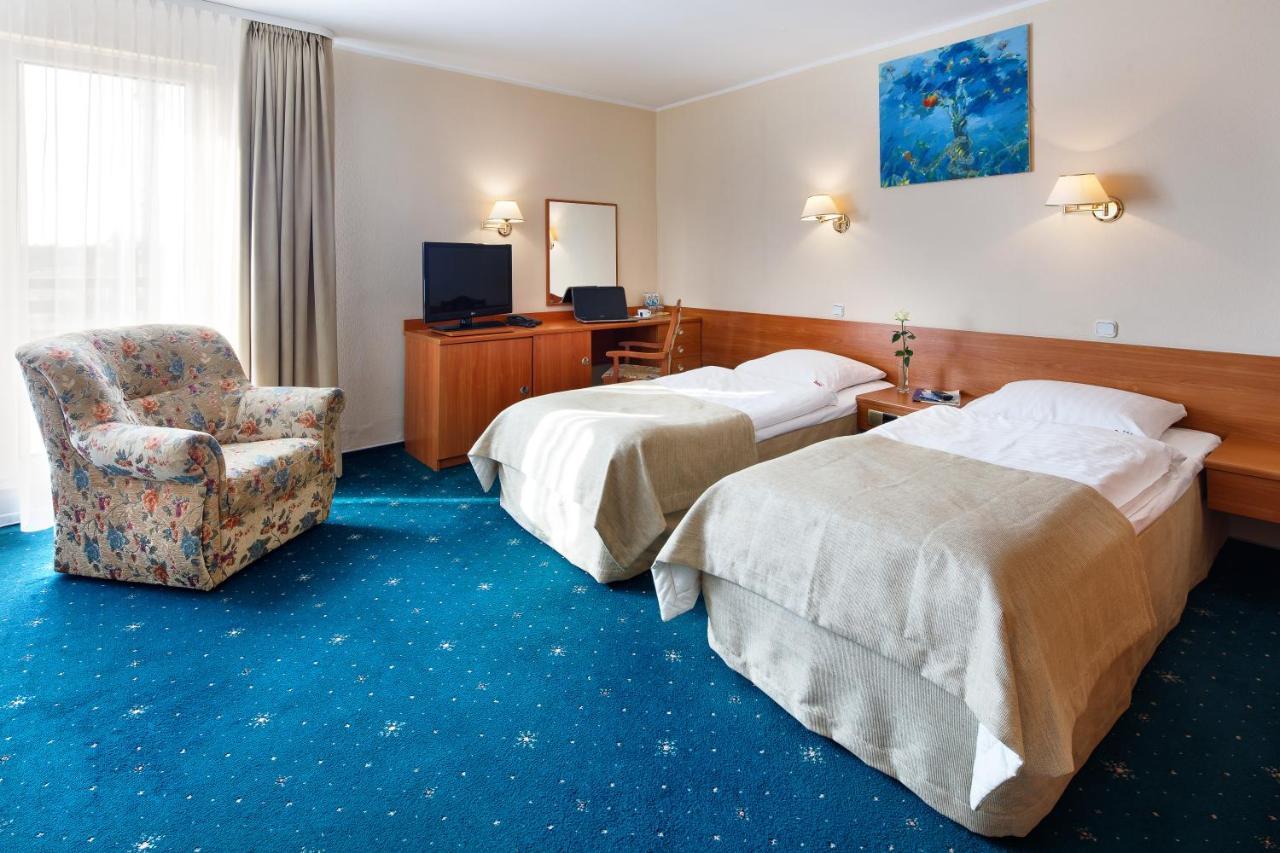 Hotel Wodnik Łeba Esterno foto