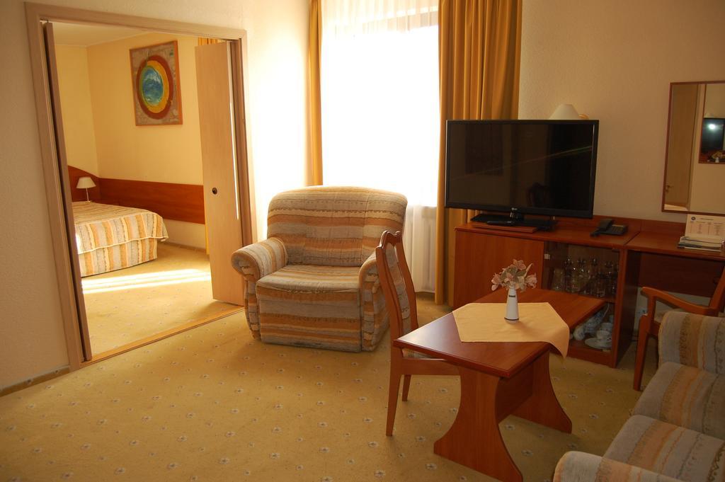 Hotel Wodnik Łeba Esterno foto