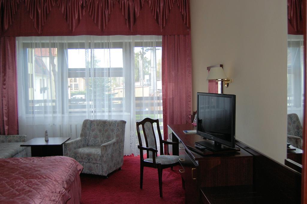 Hotel Wodnik Łeba Esterno foto