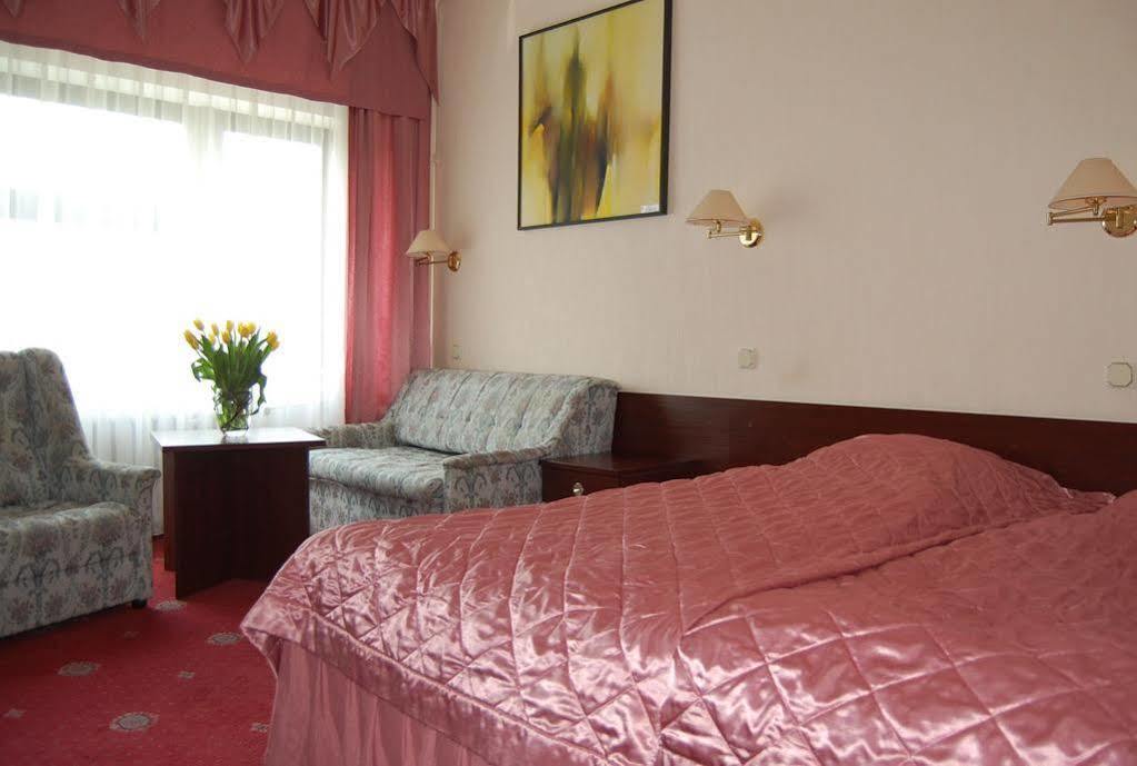Hotel Wodnik Łeba Esterno foto