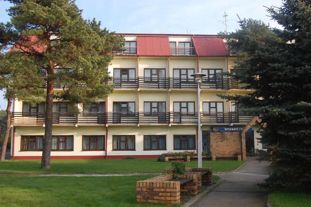 Hotel Wodnik Łeba Esterno foto