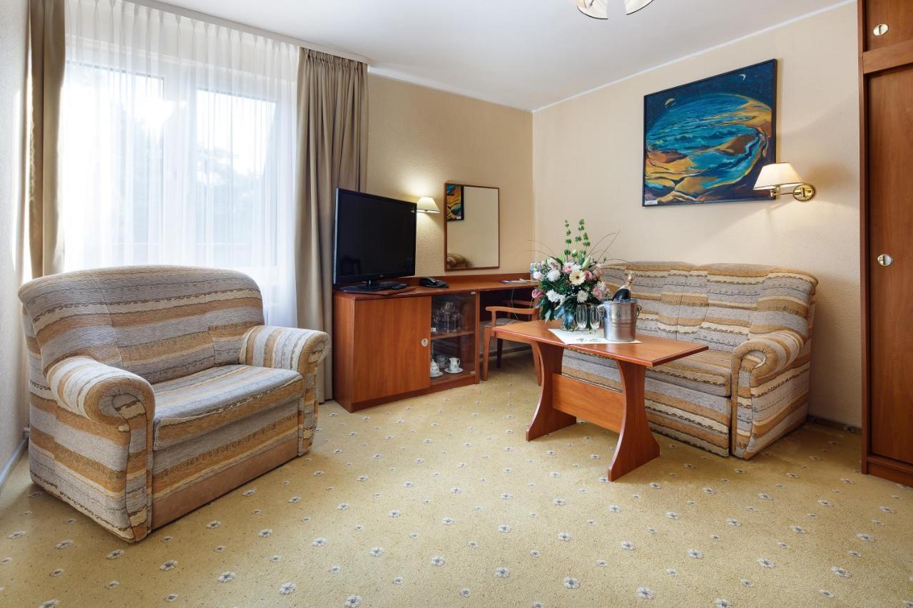 Hotel Wodnik Łeba Esterno foto