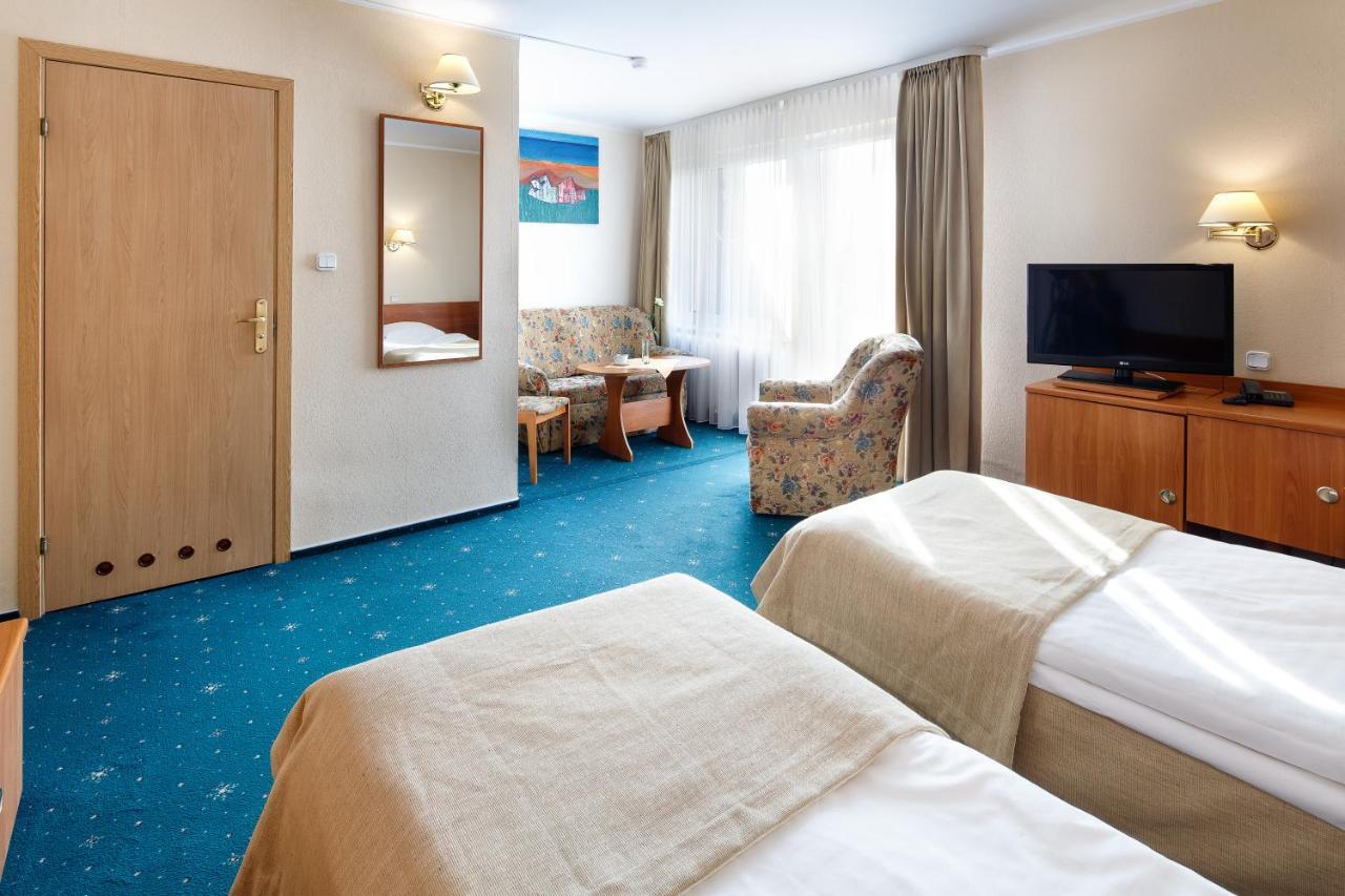 Hotel Wodnik Łeba Esterno foto